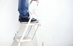 Como reparar rachaduras em paredes interiores (passo a passo)